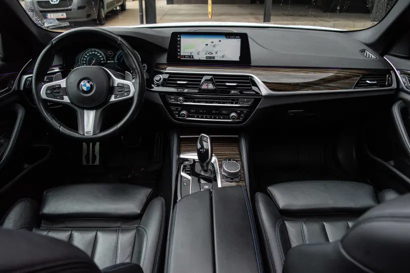 BMW 530 Е Plug-in Hybrid голяма снимка 2143 - CrediRent BMW 530 Е Plug-in Hybrid голяма снимка 2143