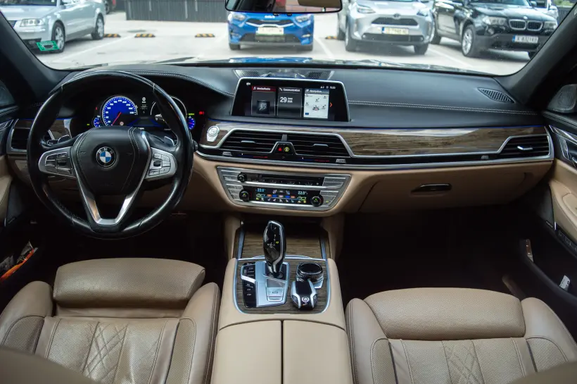 BMW 750 i xDrive picture 1983 - CrediRent BMW 750 i xDrive picture 1983