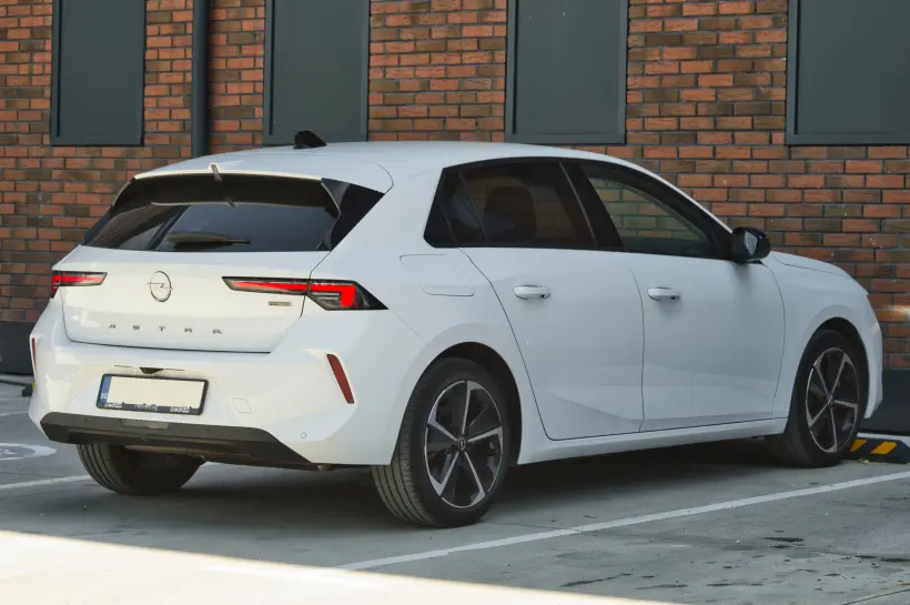 Opel Astra L 1.6 Turbo Plug-in Hybrid голяма снимка 1535 - CrediRent Opel Astra L 1.6 Turbo Plug-in Hybrid голяма снимка 1535