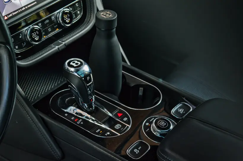 Bentley Bentayga W12 6.0 FULL голяма снимка 390 - CrediRent Bentley Bentayga W12 6.0 FULL голяма снимка 390