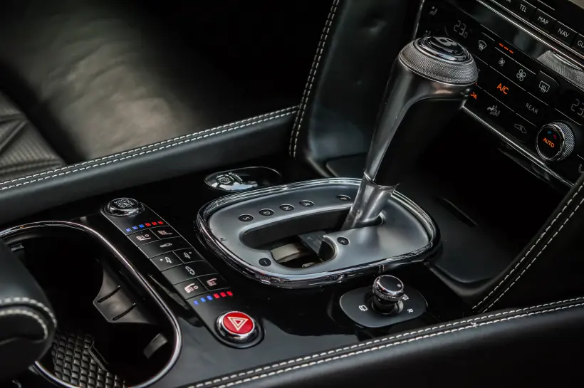 Bentley Continental GT 4.0 V8 Mulliner голяма снимка 435 - CrediRent Bentley Continental GT 4.0 V8 Mulliner голяма снимка 435