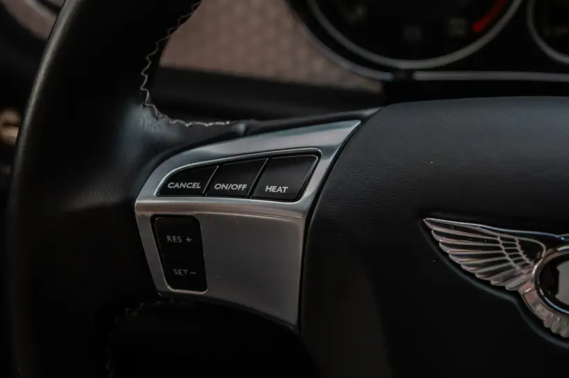 Bentley Continental GT 4.0 V8 Mulliner голяма снимка 436 - CrediRent Bentley Continental GT 4.0 V8 Mulliner голяма снимка 436