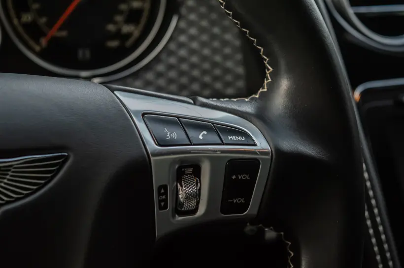 Bentley Continental GT 4.0 V8 Mulliner голяма снимка 437 - CrediRent Bentley Continental GT 4.0 V8 Mulliner голяма снимка 437