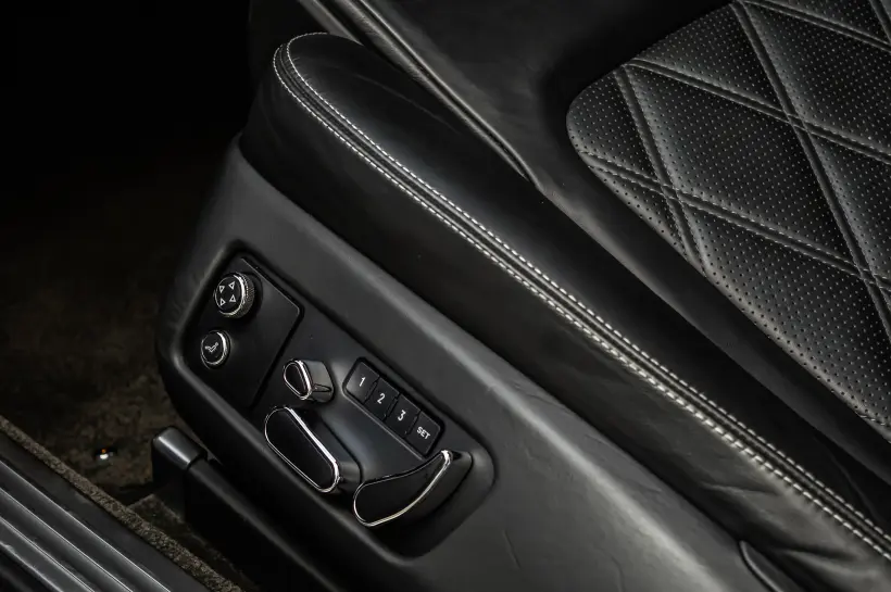 Bentley Continental GT 4.0 V8 Mulliner голяма снимка 431 - CrediRent Bentley Continental GT 4.0 V8 Mulliner голяма снимка 431