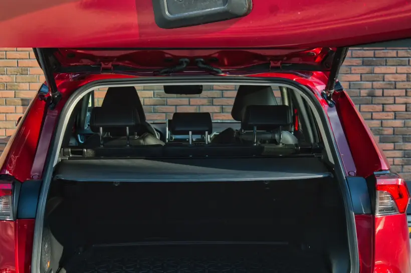 Toyota RAV 4 2.5L Hybrid Luxury AWD-i picture 2060 - CrediRent Toyota RAV 4 2.5L Hybrid Luxury AWD-i picture 2060