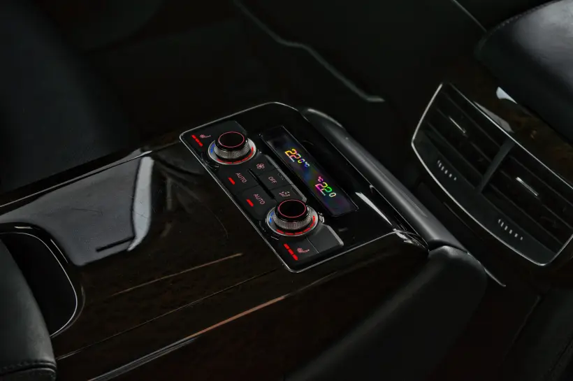 Audi А8 4.2 FSI Quattro голяма снимка 1251 - CrediRent Audi А8 4.2 FSI Quattro голяма снимка 1251