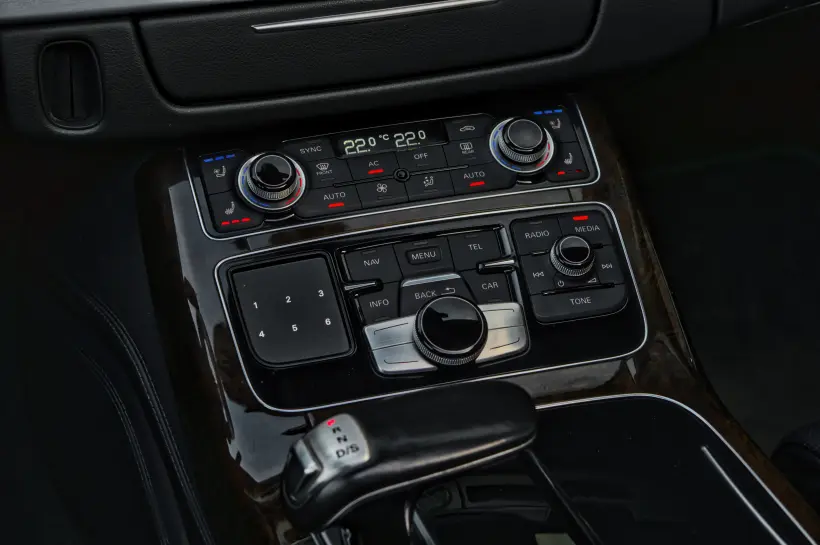 Audi А8 4.2 FSI Quattro голяма снимка 1253 - CrediRent Audi А8 4.2 FSI Quattro голяма снимка 1253