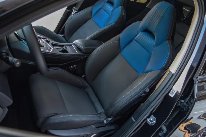 Lynk & Co 01 Plug-in Hybrid голяма снимка 300 - CrediRent Lynk & Co 01 Plug-in Hybrid голяма снимка 300