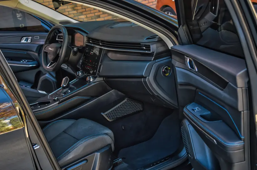 Lynk & Co 01 Plug-in Hybrid голяма снимка 273 - CrediRent Lynk & Co 01 Plug-in Hybrid голяма снимка 273