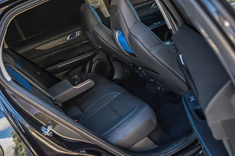 Lynk & Co 01 Plug-in Hybrid голяма снимка 296 - CrediRent Lynk & Co 01 Plug-in Hybrid голяма снимка 296