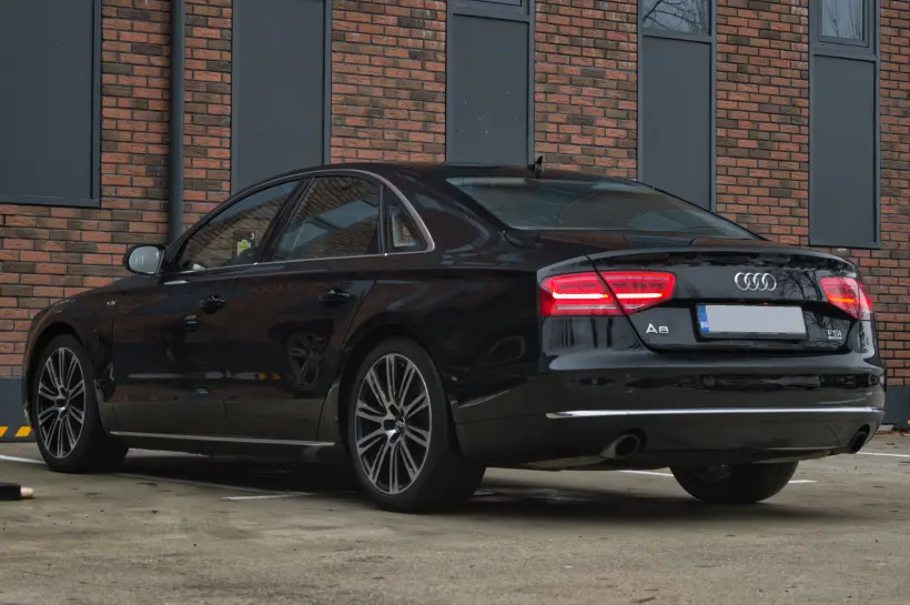 Audi А8 4.2 FSI Quattro голяма снимка 1248 - CrediRent Audi А8 4.2 FSI Quattro голяма снимка 1248