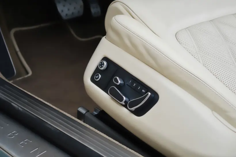 Bentley Continental GTC V8 4.0 голяма снимка 930 - CrediRent Bentley Continental GTC V8 4.0 голяма снимка 930