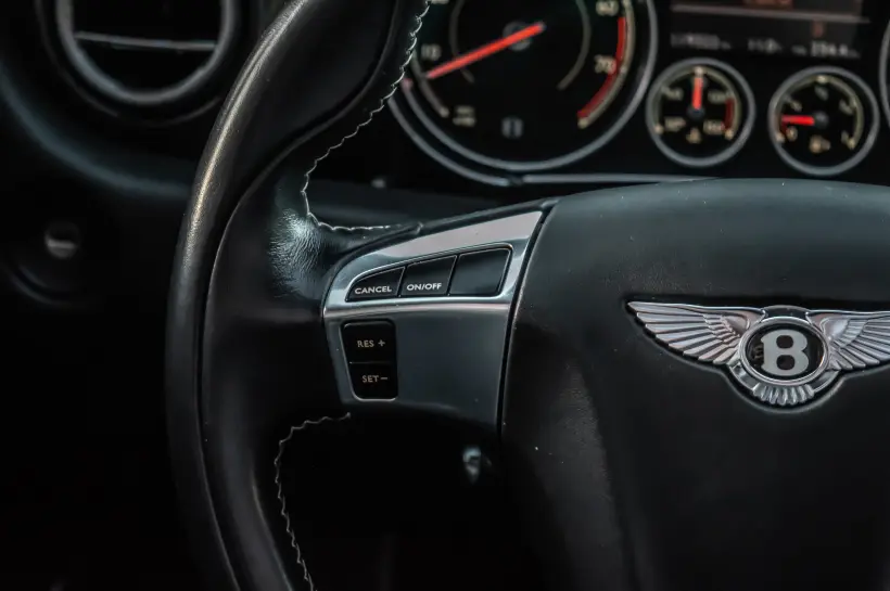 Bentley Continental GTC 4.0 V8 голяма снимка 449 - CrediRent Bentley Continental GTC 4.0 V8 голяма снимка 449