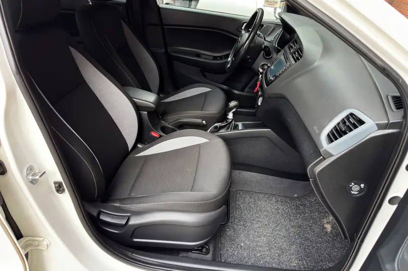 Hyundai i20 1.0 голяма снимка 1779 - CrediRent Hyundai i20 1.0 голяма снимка 1779