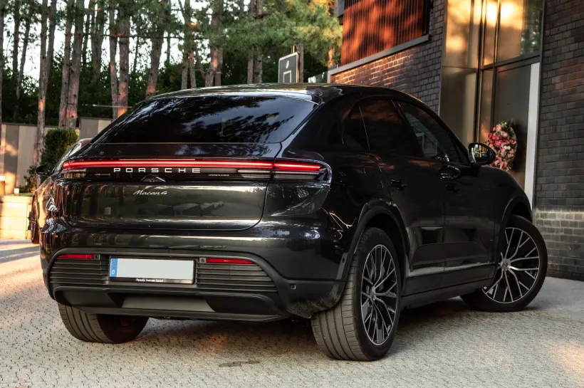 Porsche Macan 4 Electric / PASM / Pano / Matrix LED голяма снимка 1971 - CrediRent Porsche Macan 4 Electric / PASM / Pano / Matrix LED голяма снимка 1971