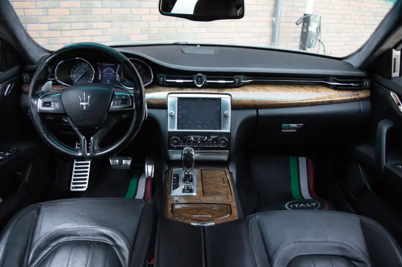 Maserati Quattroporte голяма снимка 2033 - CrediRent Maserati Quattroporte голяма снимка 2033