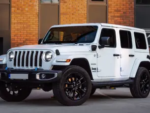 Jeep Wrangler 4XE PHEV Sahara - CrediRent Jeep Wrangler 4XE PHEV Sahara